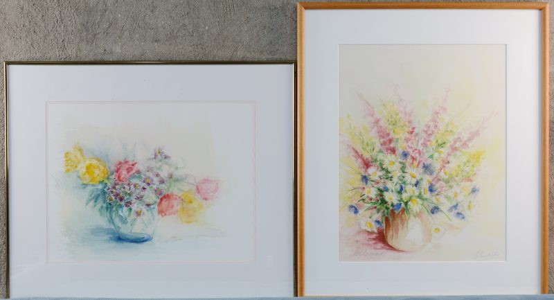 “Veldboeket” & “Bloemenstilleven”. Twee aquarellen op papier. Beide gesigneerd.