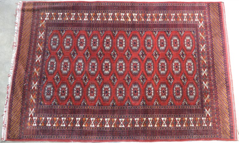 Een oosters wollen tapijt.