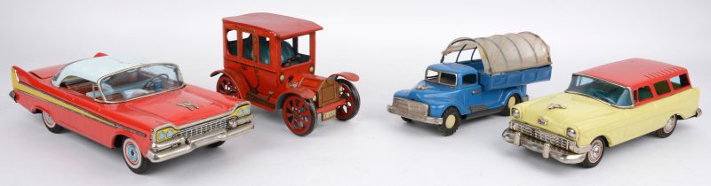 Een lot van vier verschillende blikken speelgoedauto’s.