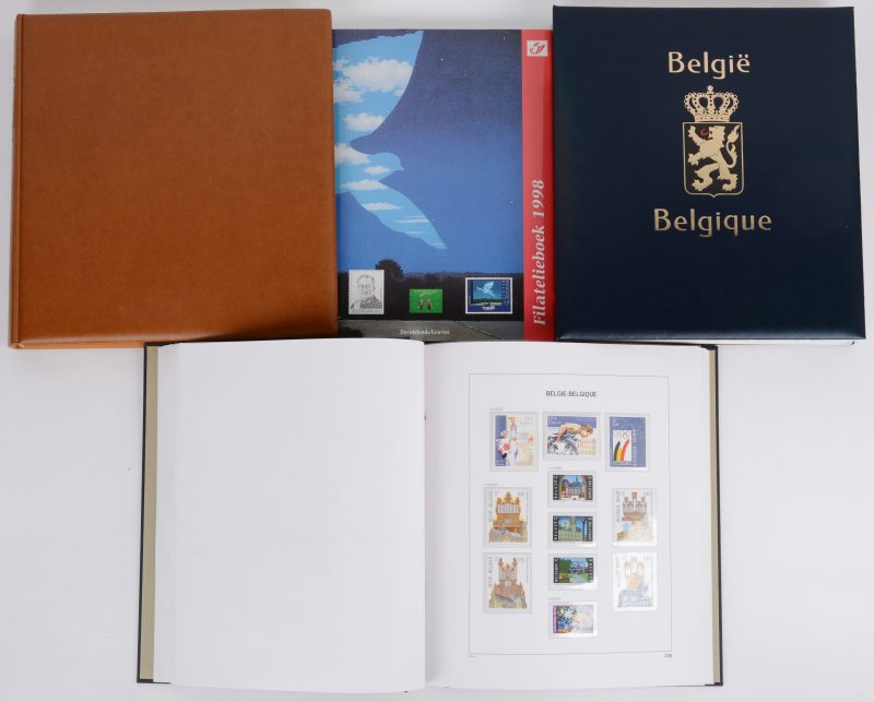3 DAVO albums met Belgische Postzegels (1960 - 1969), (1980-2002). We voegen er nog een ‘filatelieboek 1998’ van de Belgische post aan toe.