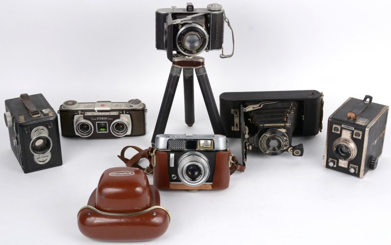 Een lot van zes oude fotocamera’s. Gevaert, Kodak & Rodenstock.