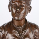 “Fluitende jongen”. Een beeld van bruingepatineerd brons. Ontwerp nar aanleiding van de wereldtentoonstelling te Parijs in 1889.