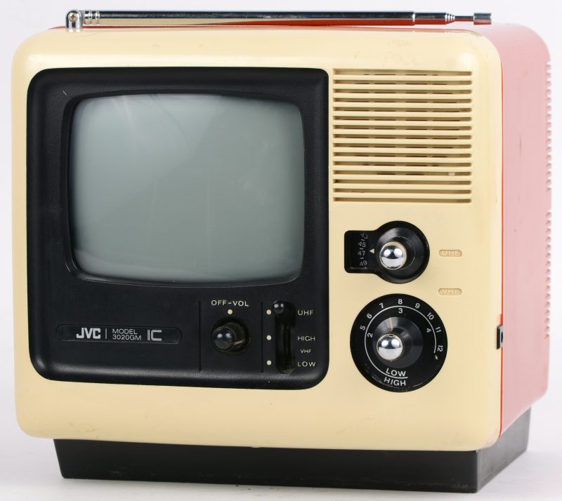 Een draagbaar televisietoestelletje. Model 3020GM. Begin jaren ‘70.