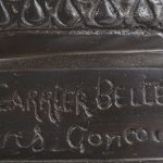 “Mélodie”. Een beeld van bruingepatineerd brons. Gesigneerd.