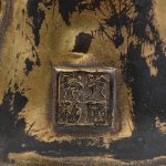 Een bronzen Quan Yin met sporen van verguldsel.