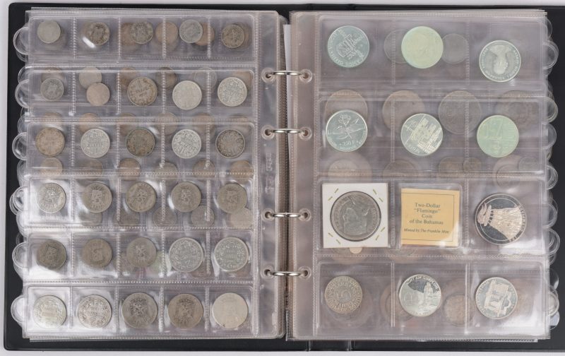 Een verzamelmap met oude zilveren munten. België, Spanje, Duitsland, Nederland, Groot Brittanië, enz. Nettogewicht 2029 g.