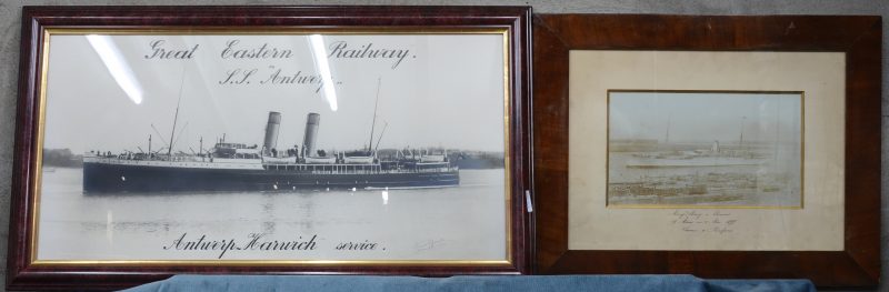 Twee oude foto’s van schepen, waarbij de eerste op de lijn Hong Kong - Antwerpen uit 1899 en de tweede van de ‘Great Eastern Railway Antwerpen - Harwich’ uit 1920.
