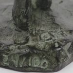 “Wiske”. Een bronzen beeld met groen patina. Gemonogrameerd en genummerd 24/100. Naar een ontwerp van Eugeen Van Mieghem.