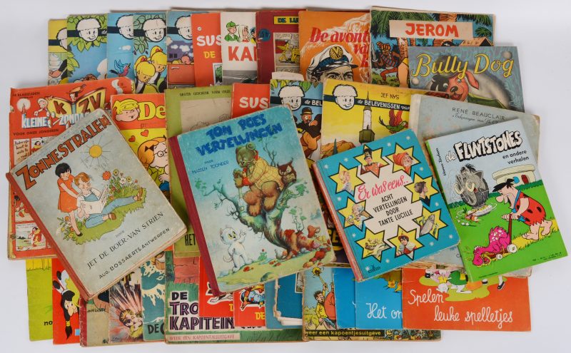 Een gevarieerd lot strips en andere uitgaves, waaronder werken van Willy Vandersteen en Kapoentjesuitgaven. Voornamelijk Jaren ‘60.