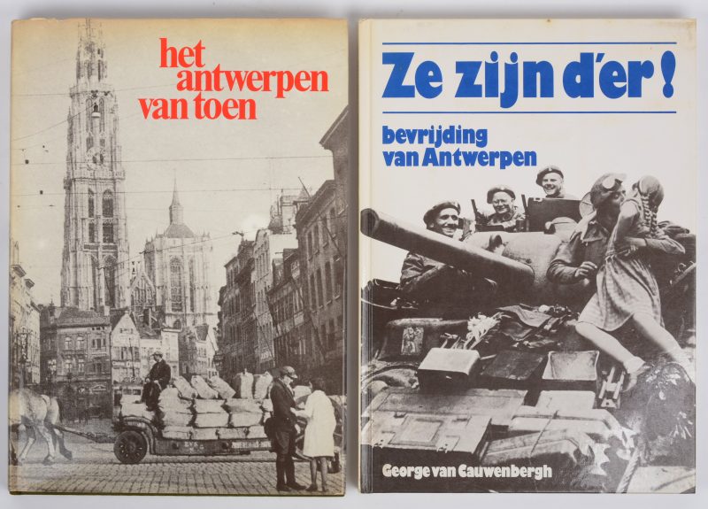 Twee boeken met betrekking tot Antwerpen:“Het Antwerpen van toen” & “Ze zijn d’er!”. George van Cauwenbergh. Ed. Marc Van de Wiele. Brugge, 1983 & 1984.
