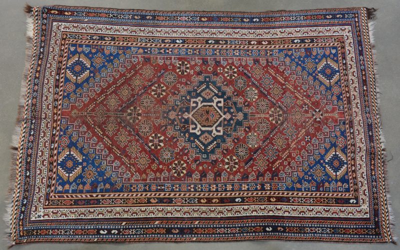 Een handgeknoopt Perzisch karpet van wol. Slijtage.