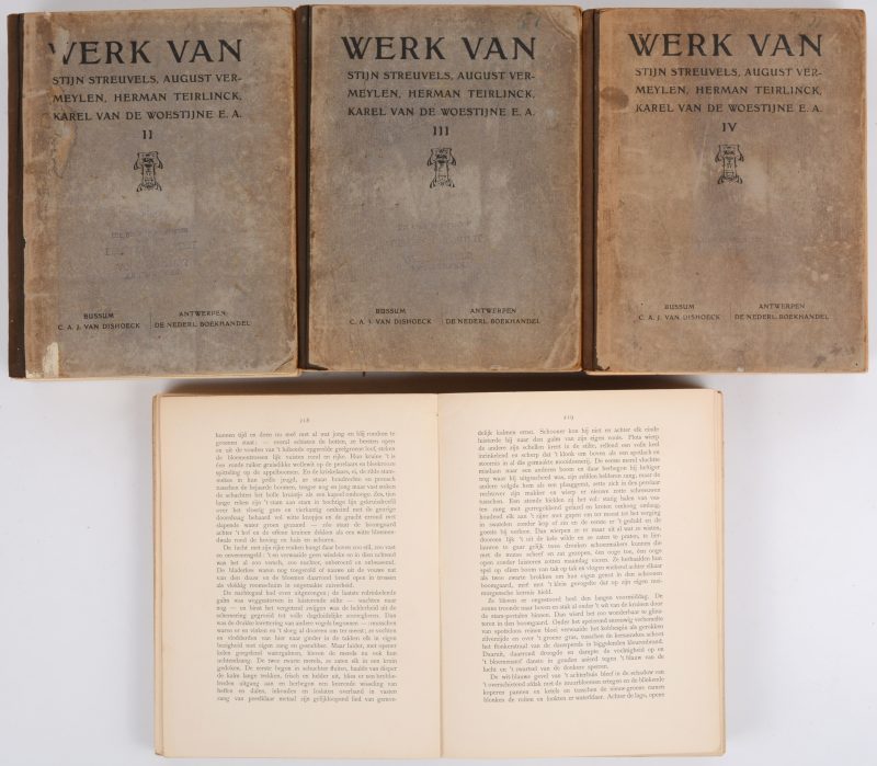 “Werk van Stijn Streuvels, August Vermeylen, Herman Teirlinck, Karel Van de Woestijne. Uitgave van het maandschrift ‘Vlaanderen’. Antwerpen, 1906. Vier delen.