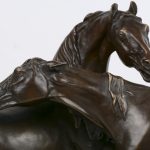“Paarden”. Een groep van bruingepatineerd brons naar een werk van P.J. Mene.