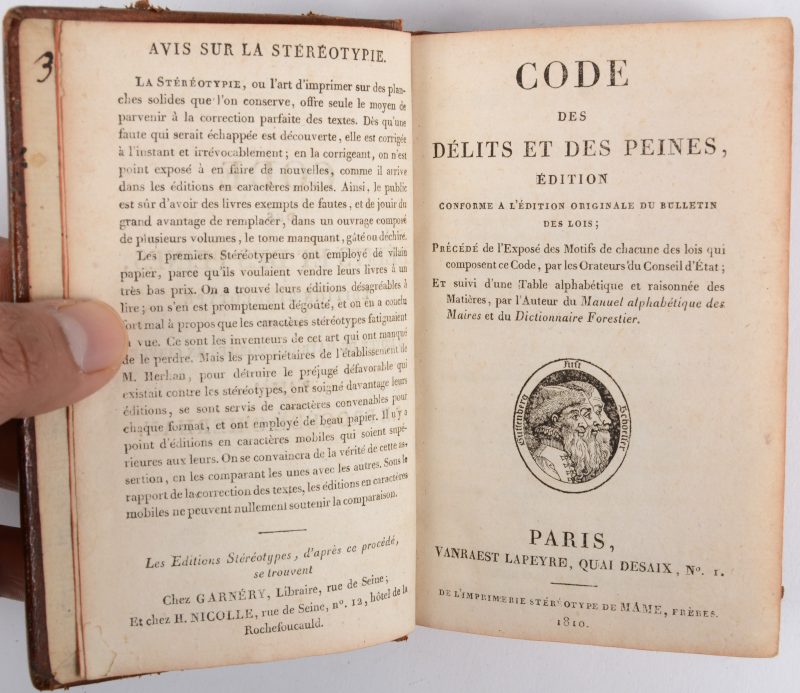 Code des délits et des peines d’après le procédé d’HERHAN, Paris, 1810. In-12mo, bruine lederen band.