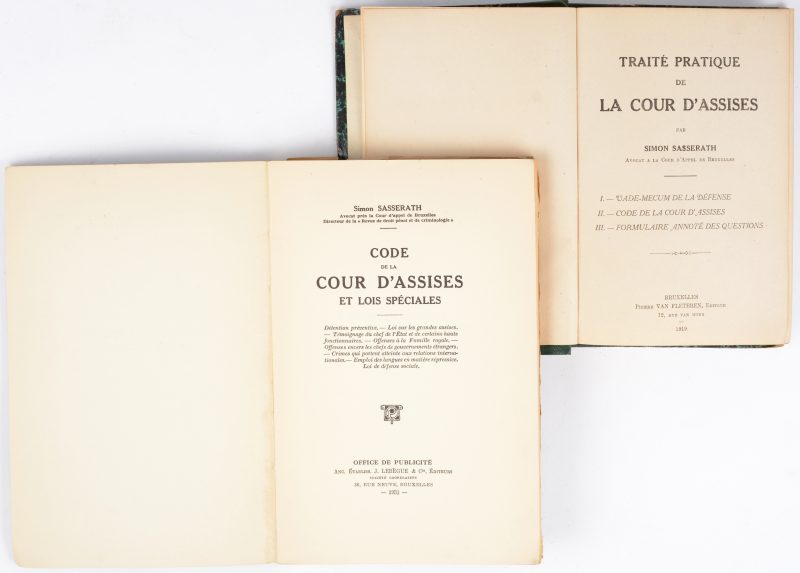 “Code de la Cour d’assises”, Bruxelles, 1931. Paperback en “Traité pratique de la Cour d’assises”, Bruxelles, 1919. Groene kartonnen band.