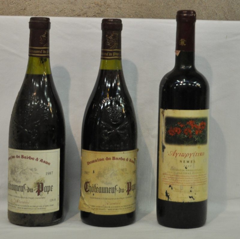 Lot rode wijn        aantal: 3 Bt. Châteauneuf-du-Pape A.C.  Dom. de Barbe d’Asne, Châteauneuf M.D.  1987  aantal: 2 Bt. Aguorgitiko Nemea   M.O.  1999  aantal: 1 Bt.