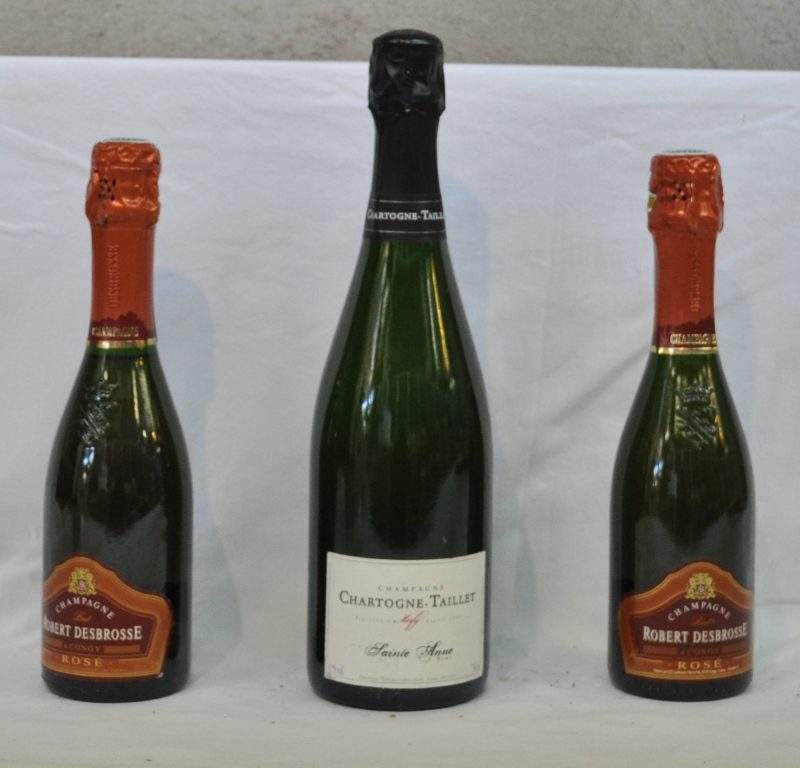 Lot champagne        aantal: 3  Champagne Brut Rosé   Robert Desbrosse, Congy M.O.    aantal: 2 Hbt. Champagne Brut Sainte Anne   Chartogne-Taillet, Merfy M.O.    aantal: 1 Bt.