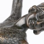 “Dansende vrouw”. Een beeld van brons in art decostijl naar een werk van D.H. Chiparus.