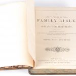 “The Self Interpreting Family Bible Containing The Old And New Testaments. To Which Are Annexed An Extensive Introduction, Marginal References & Illustrations, An Exact Summary Of The Several Books, A Paraphrase On The Most Obscure Or Important Parts.”: Selected from the writings of Brown, Scott, and Henry; Newcastle-on-Tyne, Adam & co, 1880.Messing sluitingen intact. vele kleuren tekeningen. Lederen binding met resten van verguldsel. Goede staat.