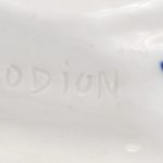 Een groep met sater en bacchante naar Clodion. Monochroom wit porselein. Achteraan gemerkt met de gekroonde N in blauw en “Clodion” in reliëf.