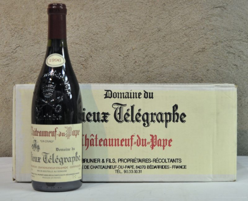 Dom. du Vieux Télégraphe “La Crau” A.C. Châteauneuf-du-Pape  H. Brunier & Fils, Bédarrides M.D. O.D. 1996  aantal: 6 Bt.