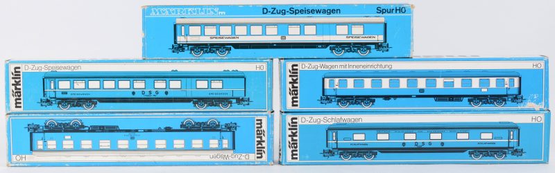 Een lot van vijf wagons, spoortype HO. Modellen 4051, 4053, 4054, 4064 en 4188. Allen in originele doos.