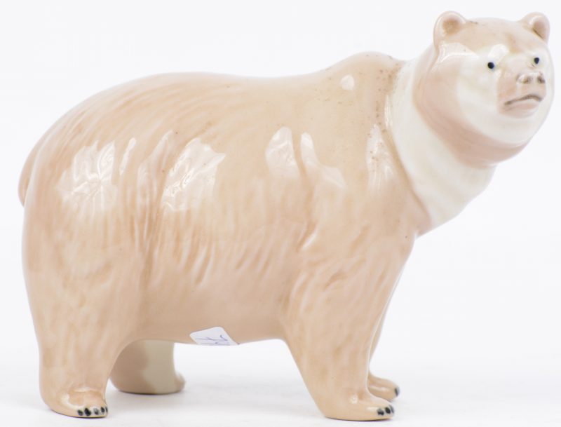 Een porceleinen beeldje van een beer. Gemerkt.