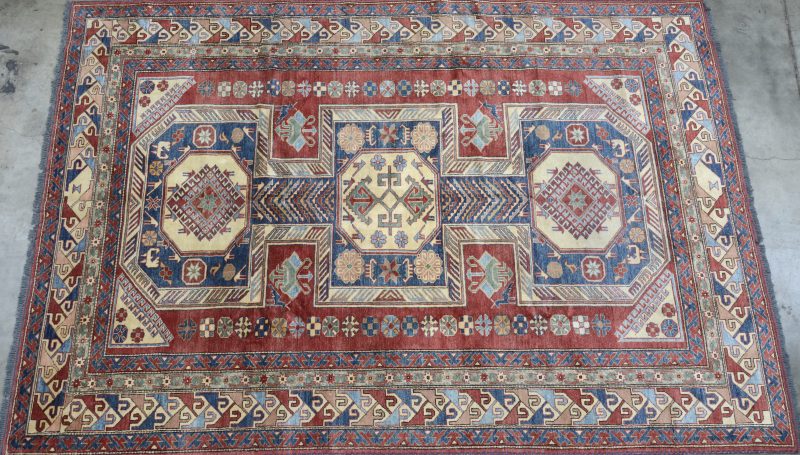 Een handgeknoopt Perzisch wollen tapijt. Te meten.
