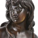 ‘Mignon’. Een bronzen beeld, gesigneerd.