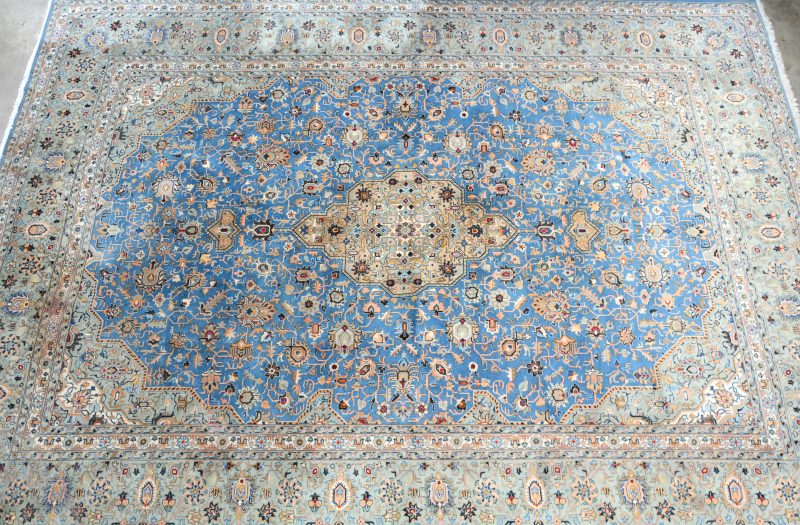 Groot Perzisch tapijt. Handgeknoopt.