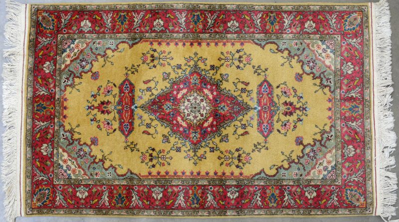 Een handgeknoopt Arabisch wollen karpetje.