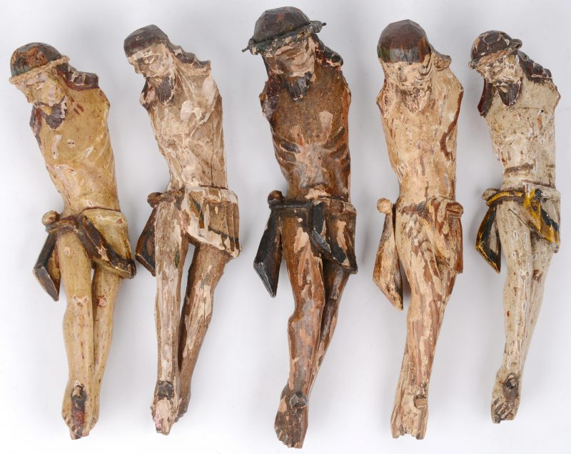 Vijf houten Christusbeelden zonder armen. Spanje, XIXde eeuw.