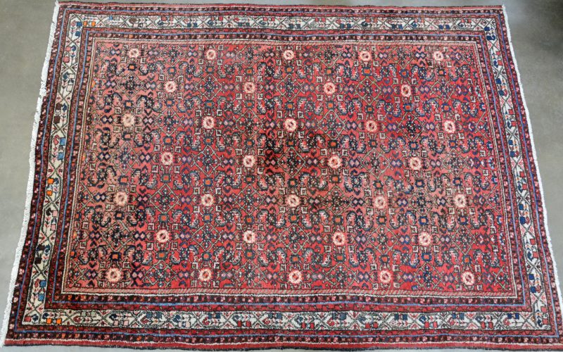 Een handgeknoopt wollen tapijt. Shah Abass-motief.