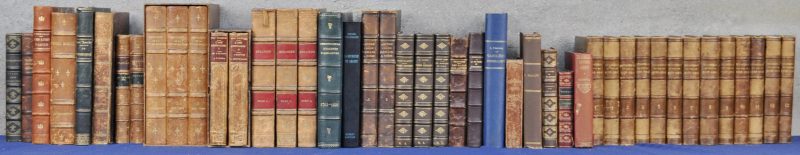 Een lot XIXe eeuwse boeken, waaronder de “Memoires du Duc de St-Simon”. Hachette, Paris, 1862 en vele anderen.