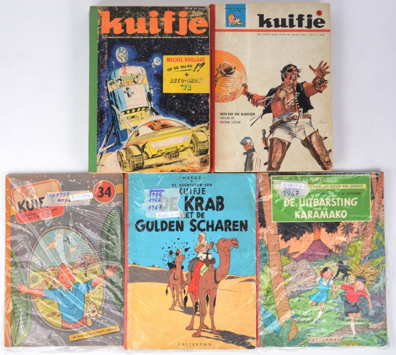 Een lot strips, bestaande uit drie albums van het weekblad Kuifje (’57, ‘69 & ‘72), drie albums van de Avonturen van Kuifje De krab met de gulden scharen, Kuifje in Tibet & Mannen op de maan; ’66 & 67) en een album van Jo, Suus en Jokko (’67).