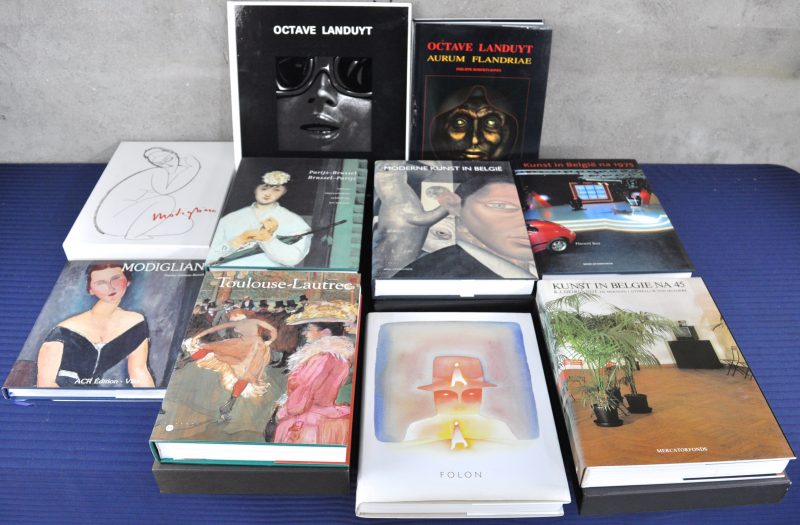 10 boeken m.b.t. Moderne Kunst: Mercatorfonds. Noel Alexandre, “Modigliani” (1993). Anne Pingeot & Robert Hoozee, “Parijs-Brussel, Brussel-Parijs” (1997). K.J. Geirlandt e.a., “ Kunst in België na 1945” (1983). Florent Bex, “Kunst in België na 1975” (2001). Robert Hoozee, “Moderne Kunst in België 1900-1945” (1992). Als nieuw met huls en wikkel. Roularta Art Books. Philippe Roberts-Jones, “Octave Landuyt Aurum Flandriae” (1994). En vier andere. Zeer goede staat.