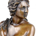 “Classicistische voorstelling”. Een bronzen beeld naar een werk van Bouval. Klein manco.