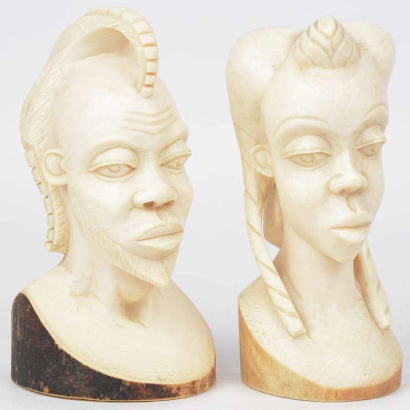 Twee bustes van ivoor. Congo, eerste helft XXste eeuw.