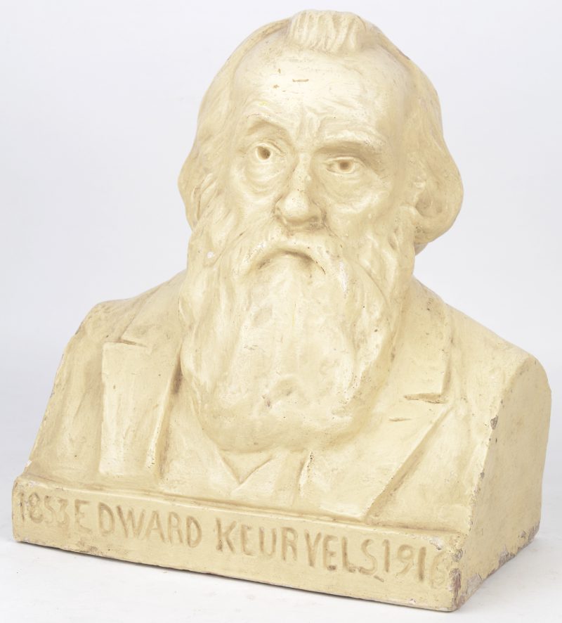 Een plaasteren buste van Edward Keurvels. Gesigneerd en gedateerd 1925.