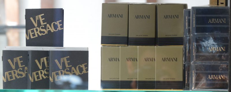 Een lot van ± negentig stalen van Armani en Versace.