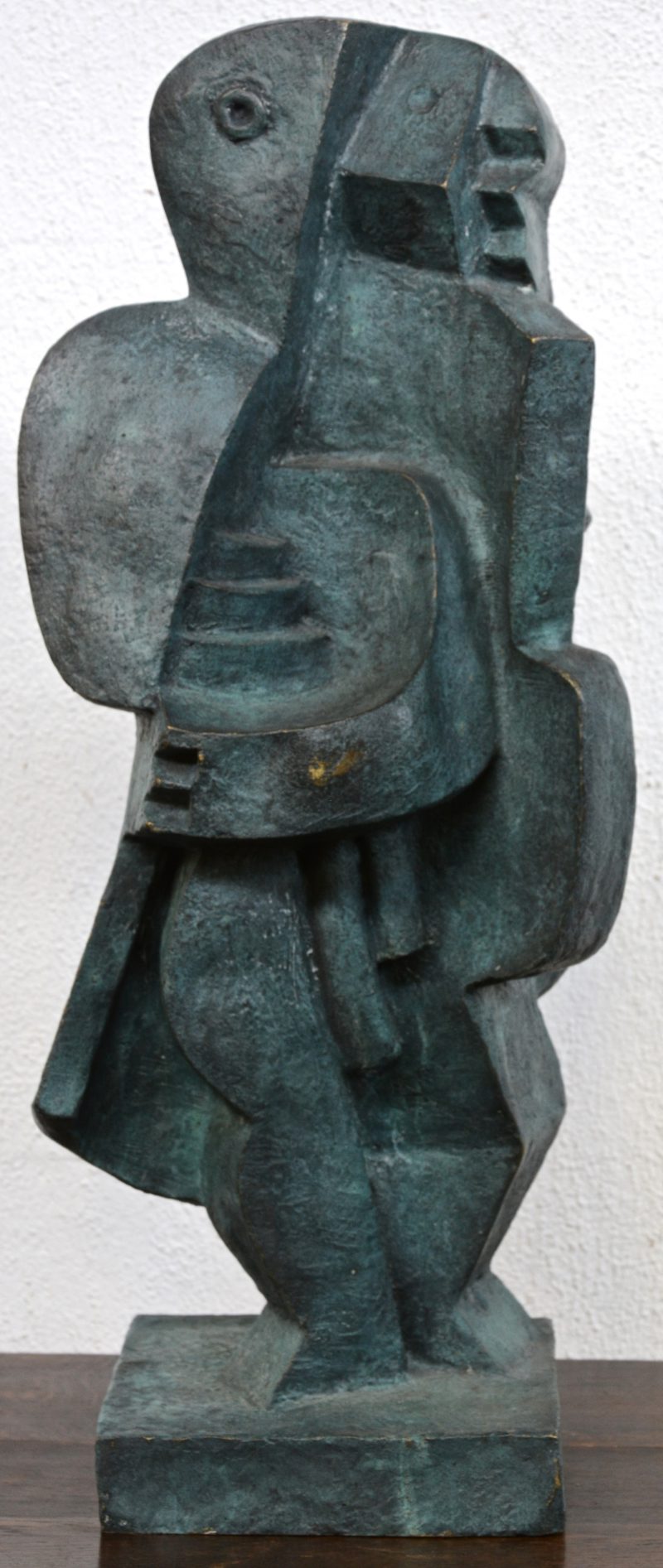 “Figuren”. Een modern bronzen beeld”.
