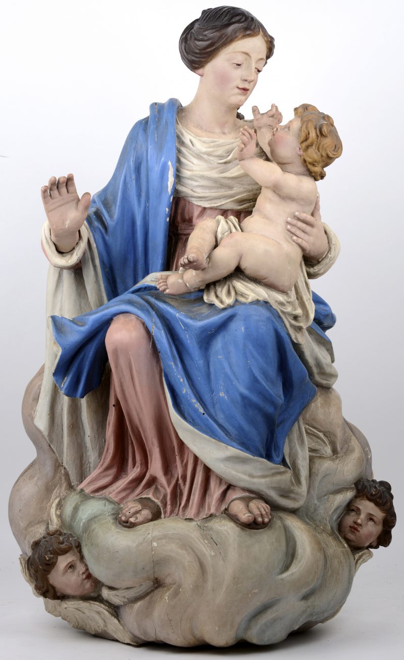 “Madonna met kind”. Een gepolychromeerde houten groep. XIXe eeuw.