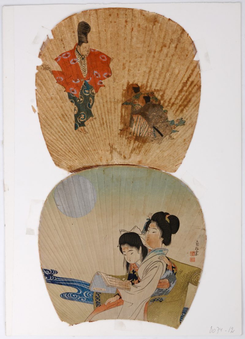 Twee Japanse waaierbladen. XIXde eeuw. Enige slijtage.