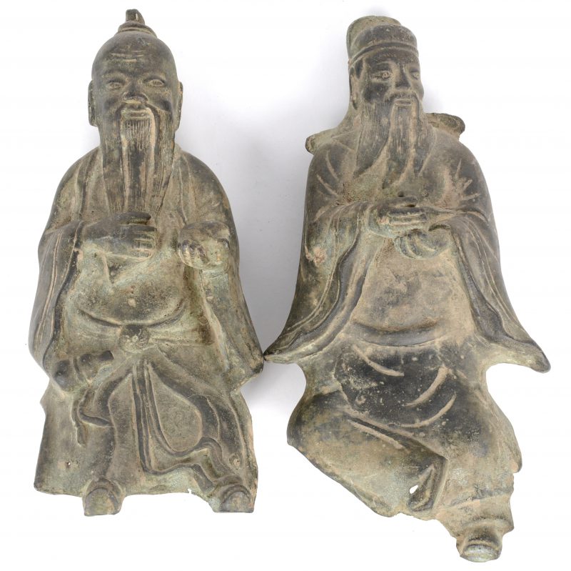 Twee bronzen Chinese wijzen. Als monturen.