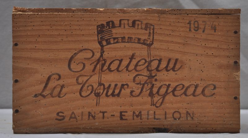 Ch. La Tour-Figeac A.C. St-Emilion grand cru classé   M.C. O.K. 1974  aantal: 6 Bt. bn à ts, vermolmde kist