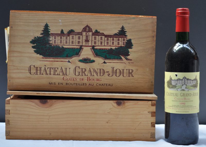 Lot rode Bordeaux        aantal: 4 Bt. Ch. Grand-Jour A.C. Côtes de Bourg   M.C. O.K. 1990  aantal: 2 Bt. Ch. Grand-Jour A.C. Côtes de Bourg   M.C. O.K. 1992  aantal: 2 Bt.