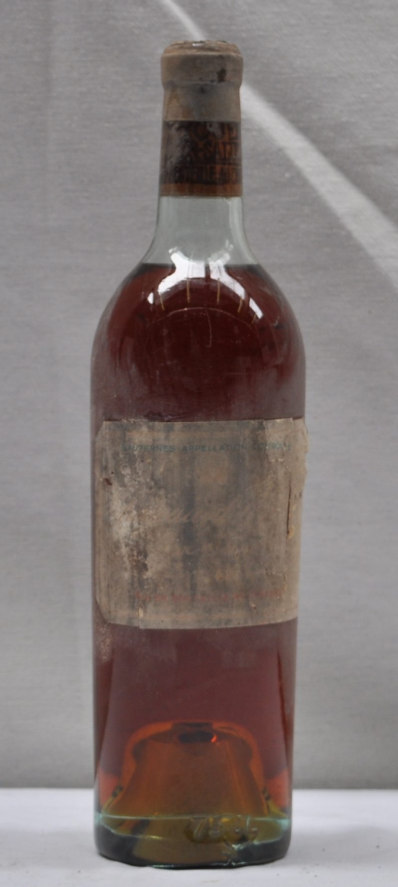 Ch. d’Yquem A.C. Sauternes 1e grand cru classé  M.C.  1948  aantal: 1 Bt. etiket vervaagd