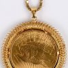 Een 18 karaats geel gouden ketting met hanger bezet met een munt van 21,6 karaat. United States of Amerika. Twenty Dollars. Liberty 1924.