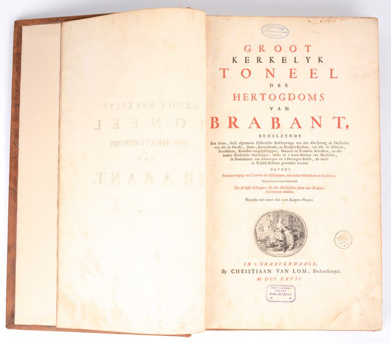 “Groot kerkelyk toneel des Hertogdoms Brabant”. Uitgegeven bij Christiaan van Lom te ‘s Graavenhaege in 1727. Verrijkt met meerdere grote kopergravures. Later opnieuw in leder ingebonden.