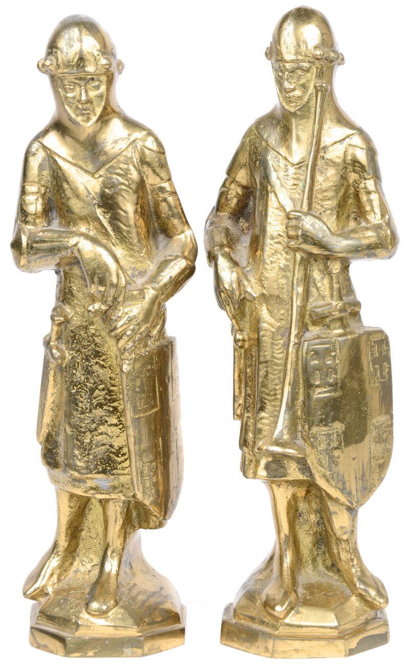 “Wachters”. Twee beeldjes van verguld brons, waarbij één als ontwerp van de Gentse Torenwachtersprijs”.
